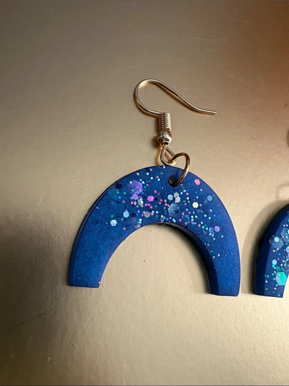 Emmy’s Creations Hand Crafted Royal Blue Crescent Resin Earrings with Glitter - Picture 2 of 4